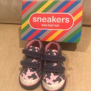 See kai run girl shoes in sz 6.5